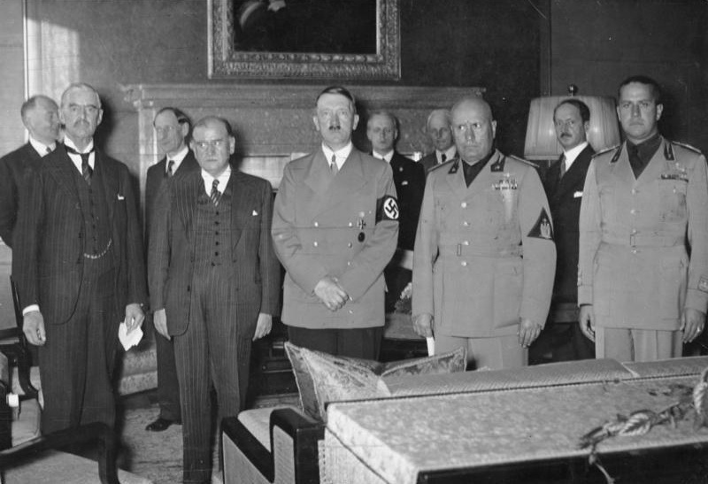 Signatáři Mnichovské dohody. Zleva: Neville Chamberlain za Velkou Británii, Édouard Daladier, zástupce Francie, Adolf Hitler za nacistické Německo a Benito Mussolini za fašistickou Itálii