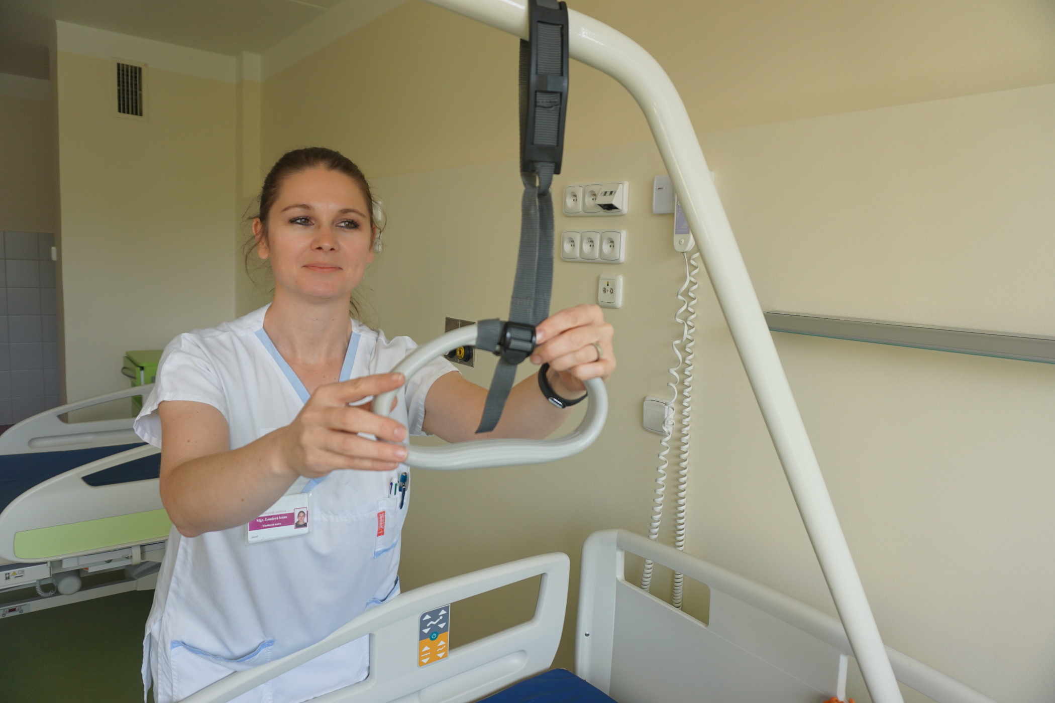 Zdravotní sestra na kardiologickém oddělení nemocnice v Karlových Varech