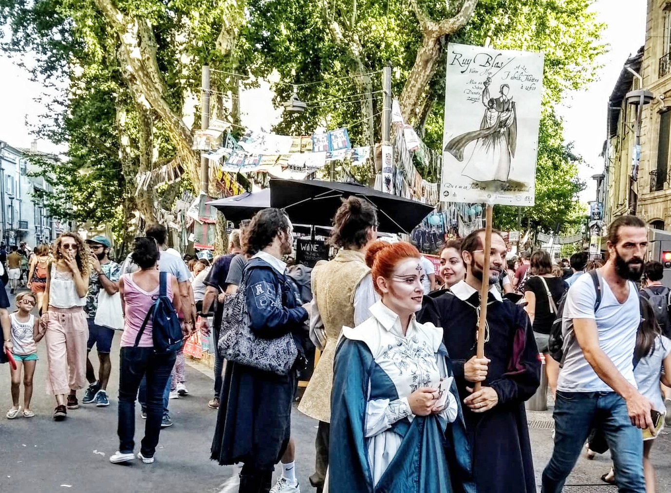 Festival OFF d'Avignon, průvod umělců