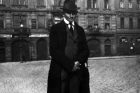 Spisovatel Franz Kafka na Staroměstském náměstí v letech 1920–21