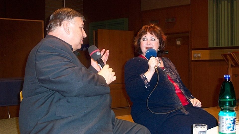 5.12. 2006 si přišla popovídat s Vladimírem Bernáškem Naďa Konvalinková, v pořadu "Aby řeč nestála...".