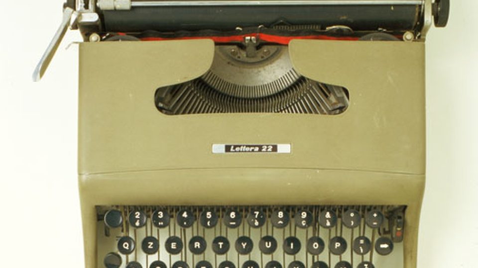 Kufříkový psací stroj Lettera 22 (1950) - Marcello Nizzoli a Guiseppe Beccio pro Olivetti