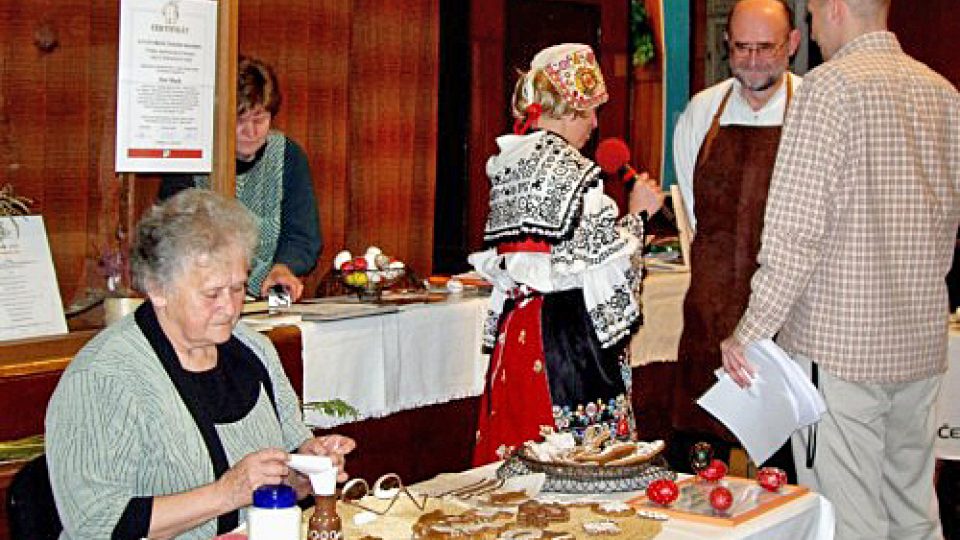 Velikonoční Dobré jitro Českého rozhlasu 2 - Praha z haly Českého rozhlasu. Provázeli nás Světla Magni a Zdeněk Novák.