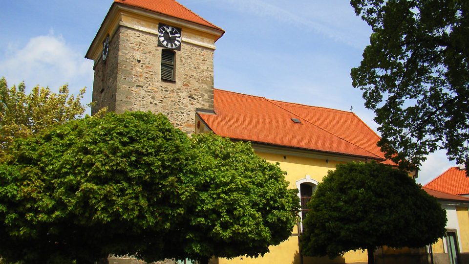 Dominantou obce Nasavrky je kostel sv. Jiljí, postaven byl koncem 13. století v gotickém slohu a později barokně přestavěn