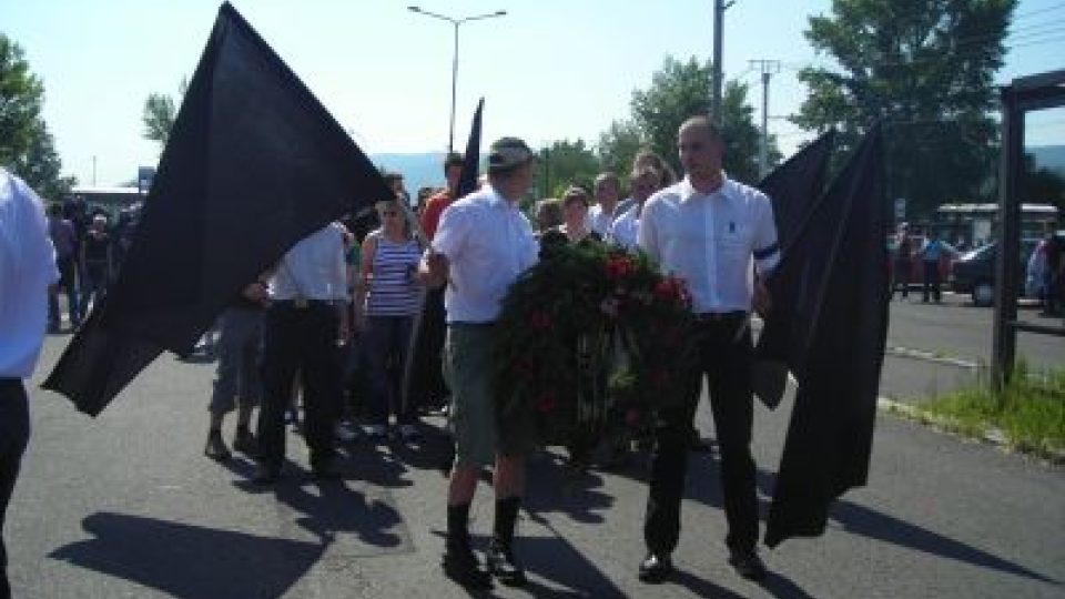 Litvínov - průvod k místu pobodání Miloše Rehy