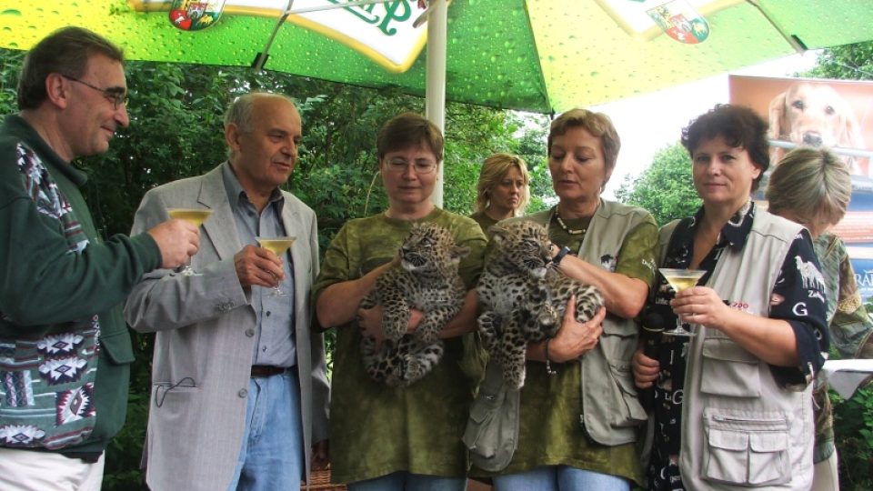 Jiří Vejvoda, Jiří Anderle, Zdeňka Petržílková, Zdeňka Jeřábková a ředitelka zoo Dana Holečková