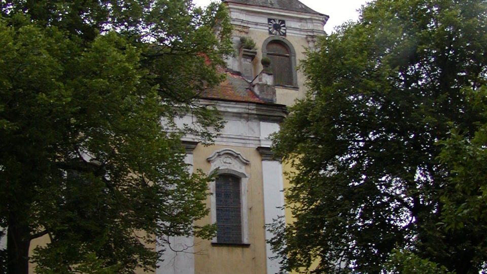 Kostel Sv. Filipa a Jakuba je významnou dominantou náměstí