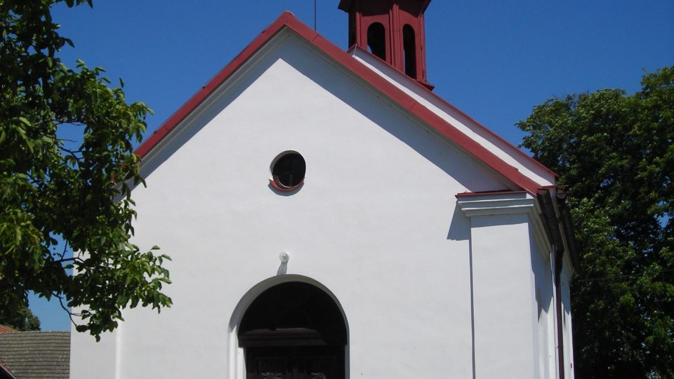 Kaple nalezení sv. Kříže v místní části Krásnoves z roku 1894
