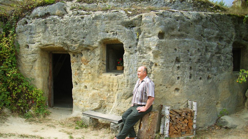 Historickou raritou a turistickou atrakcí Zderazi jsou pískovcové sklepy, jeden z obytných sklepů nyní upravil do původního stavu spolek Zderad