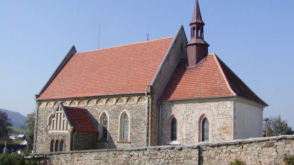 Kostel sv. Zikmunda možná ukrývá hrobku Dobřenských - pánů z Potštejna