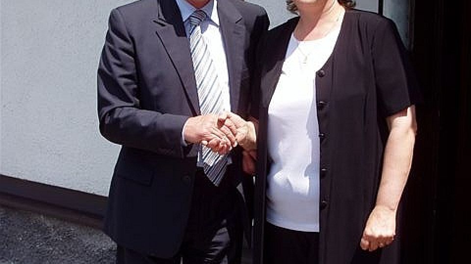 Při návštěvě Ležáků se prezident Václav Klaus zastavil také v Myslivně v Dřeveši, na snímku se starostkou Tisovce Jaroslavou Matrasovou