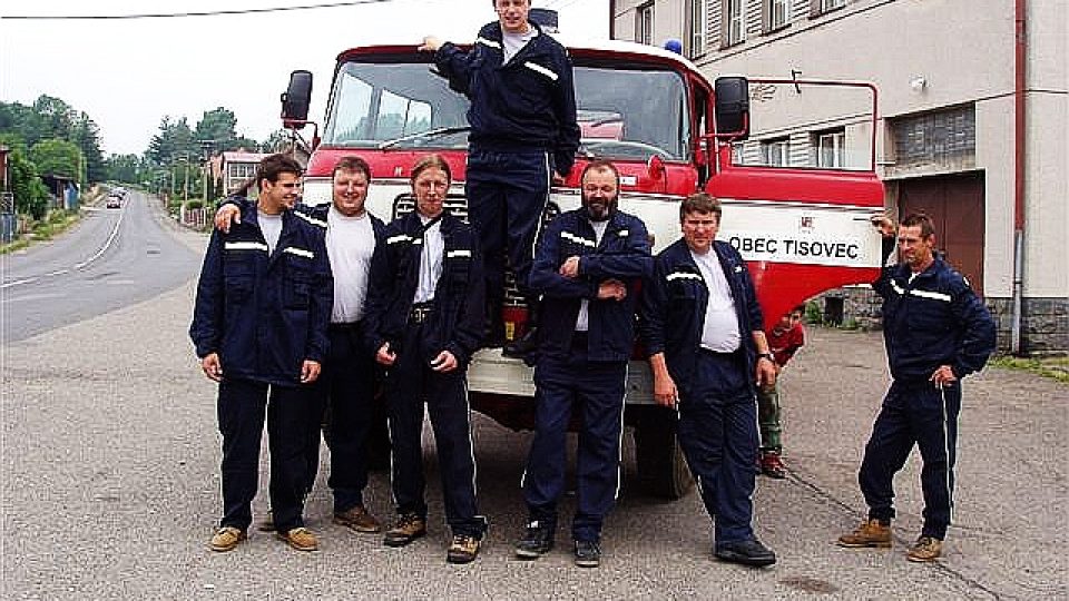 V minulém roce 2006 pořídila obec Tisovec dobrovolným hasičům nové požární auto