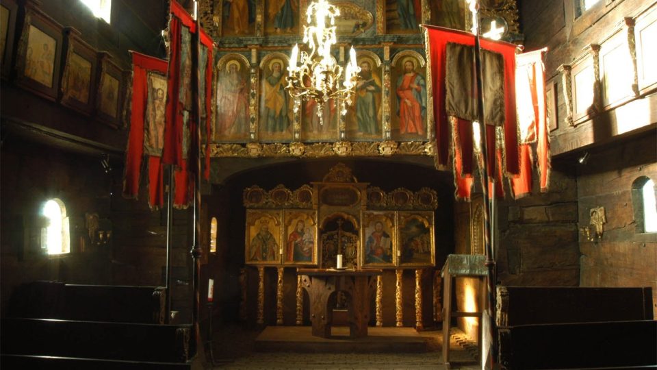 V dobříkovském kostelíku je zachován původní interiér s rokokovým ikonostasem a velkým množstvím pravoslavných ikon