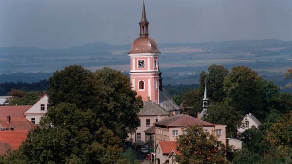 Věž kostela sv. Vita v centru Makova