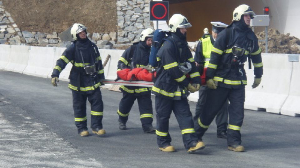 Cvičení záchranářů v klimkovickém tunelu