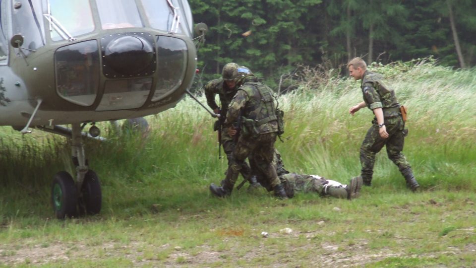 Vojáci z Jinců se připravují na misi do Kosova