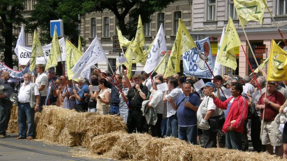 Stávka Odborového svazu pracovníků zemědělství a výživy - Asociace svobodných odborů ČR na I. P. Pavlova - blokáda Legerovy ulice