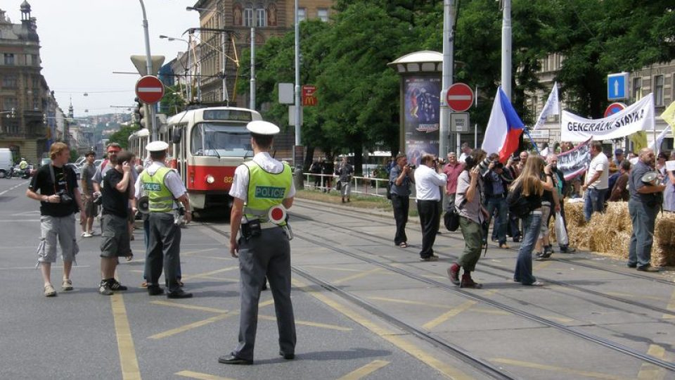 Stávka Odborového svazu pracovníků zemědělství a výživy - Asociace svobodných odborů ČR na I. P. Pavlova - blokáda Legerovy ulice