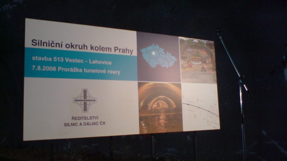 Slavnostní prorážka roury na stavbě další části městského okruhu kolem Prahy - Vestec - Lahovice