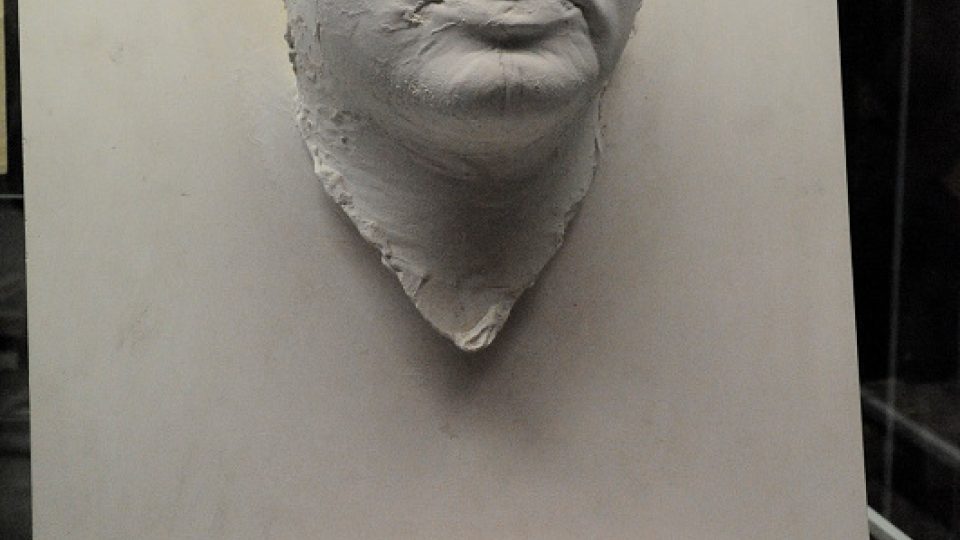 Posmrtná maska Jana Palacha, tajně zhotovená akademickým sochařem Olbramem Zoubkem