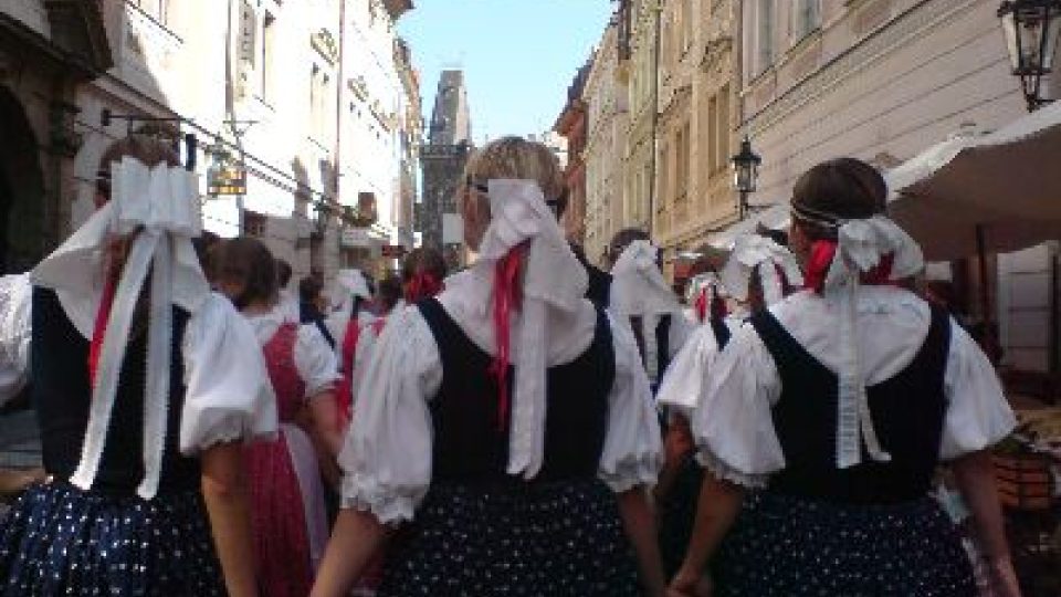 Slavnostní průvod folklorního festivalu Pražský jarmark