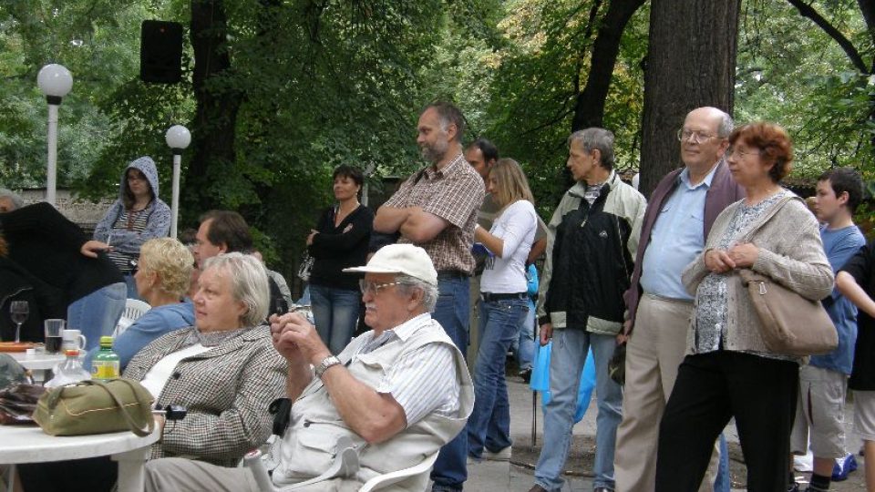 Naši posluchači a dnes i diváci.