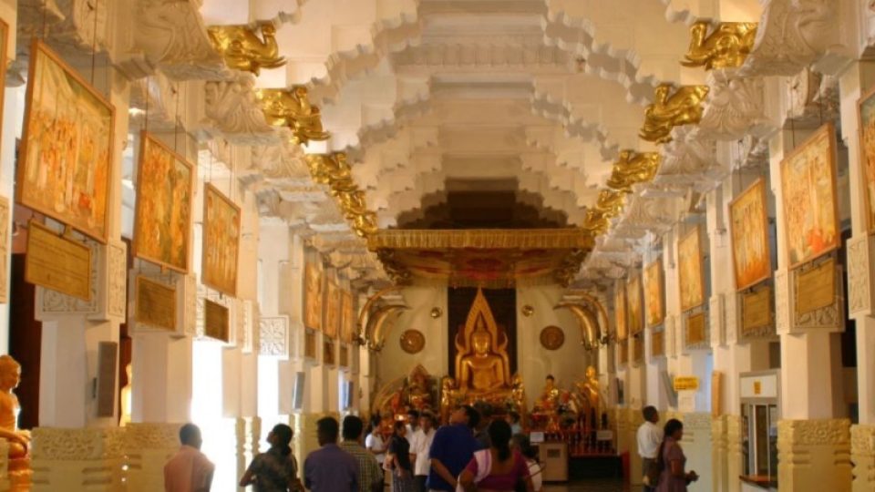Buddhistické chrámy působí harmonicky a světle