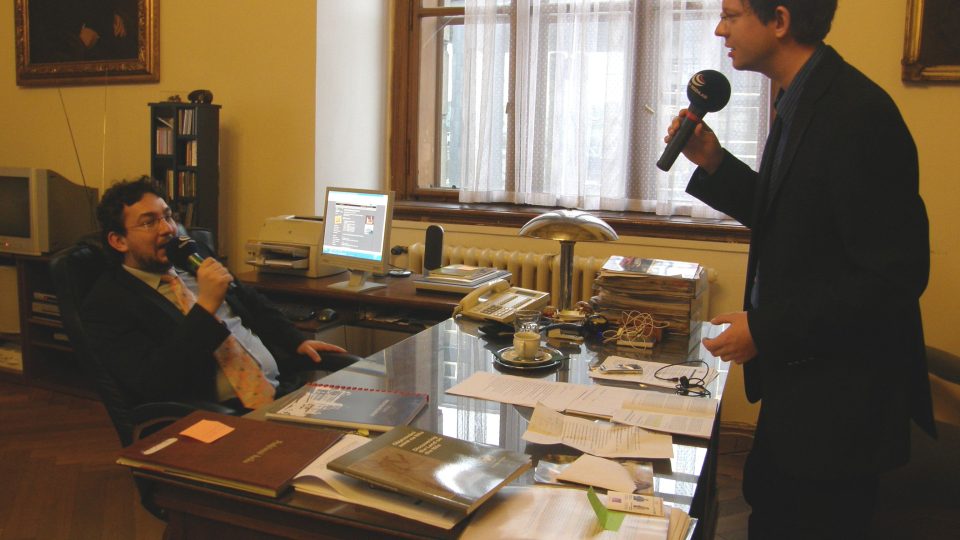 Aleš Cibulka s Michalem Lukešem v kanceláři ředitele