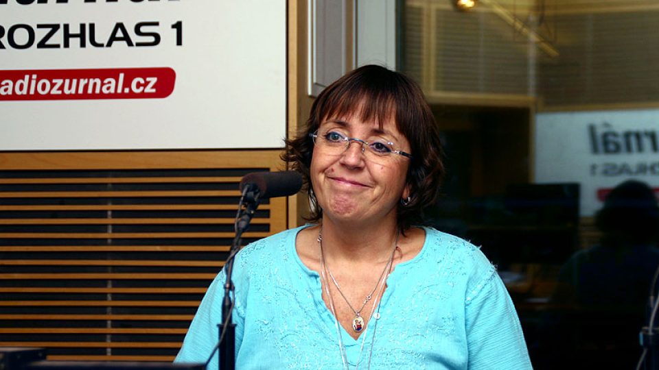 filmová a divadelní herečka Bára Hrzánová