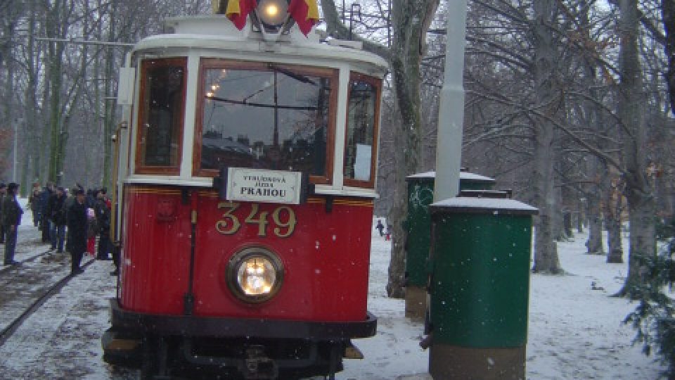 Průvod historických tramvají v Praze