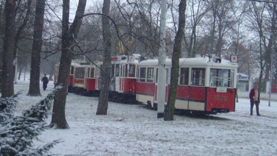 Průvod historických tramvají v Praze