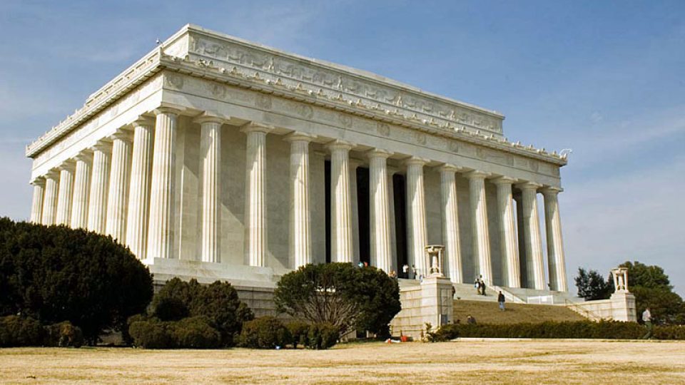 Lincolnův památník je jednou z dominant Washingtonu