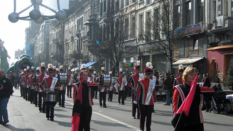 Mažoretky v bruselském průvodu