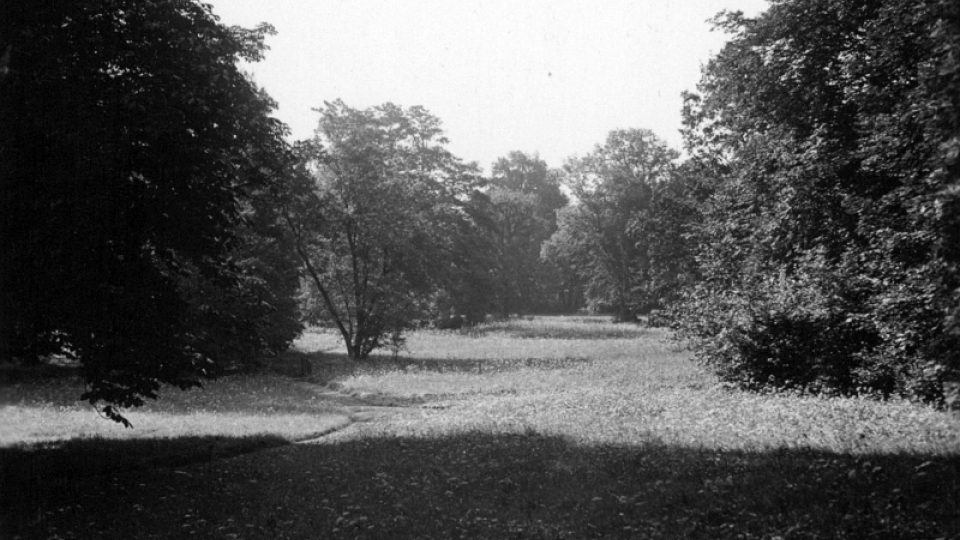 Kunín - zámecký park. Stav v roce 1932.