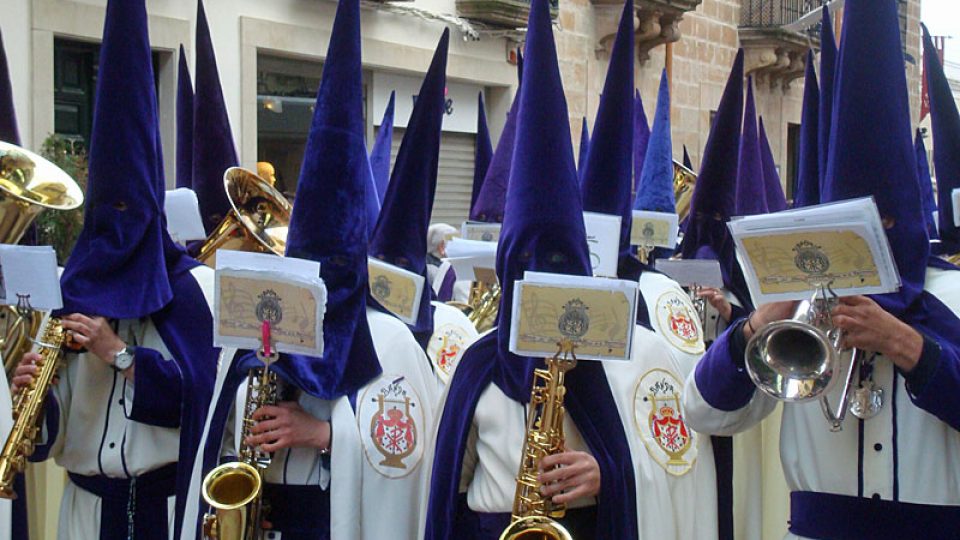 Penitentes při Velikonočním procesí