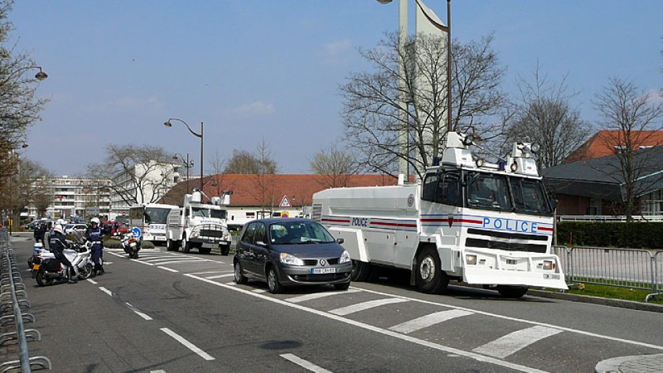 Připravená policie v ulicích Štrasburku