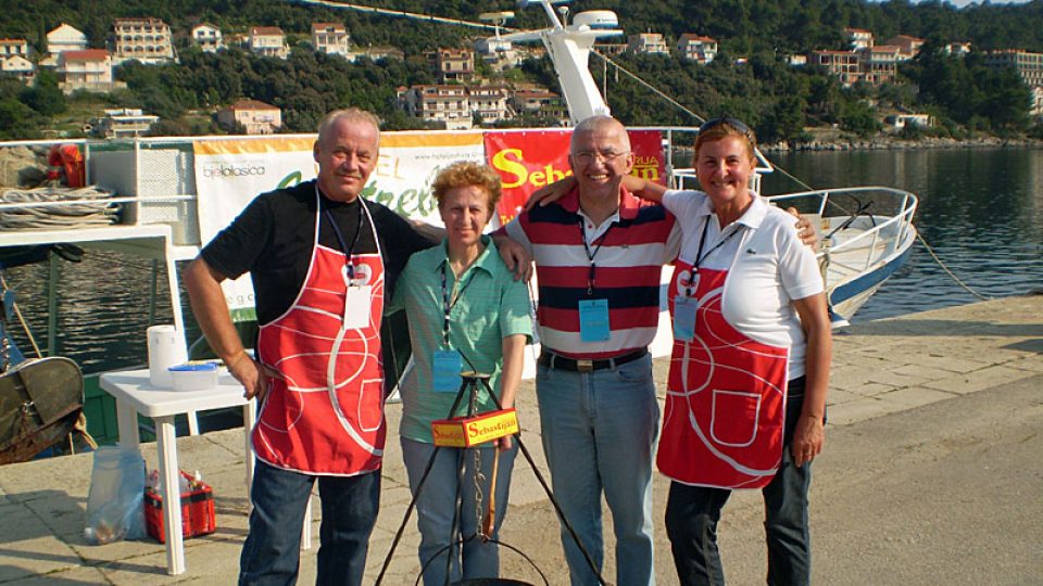 Vítězná dovojice ze Slovinska (uprostřed)