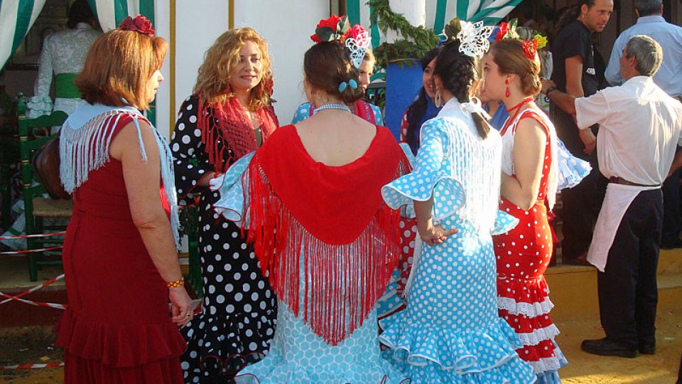 Ženy v tradičních šatech