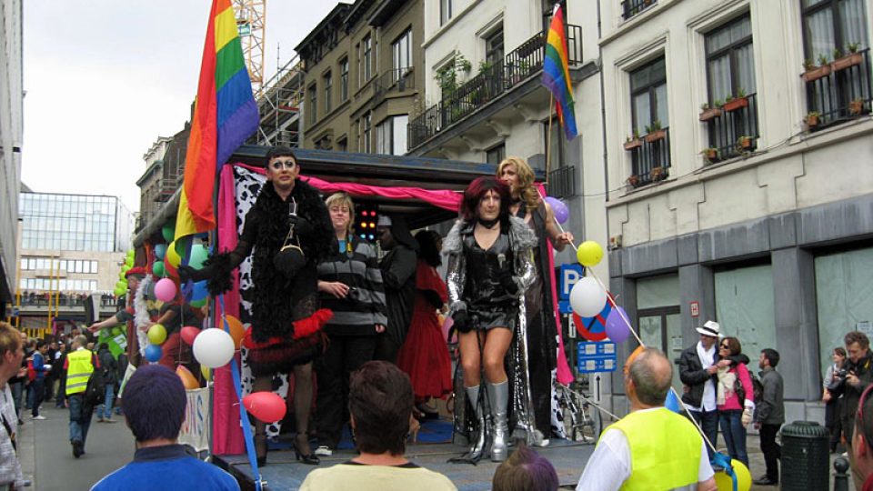 Alegorický vůz na bruselském Gay Pride
