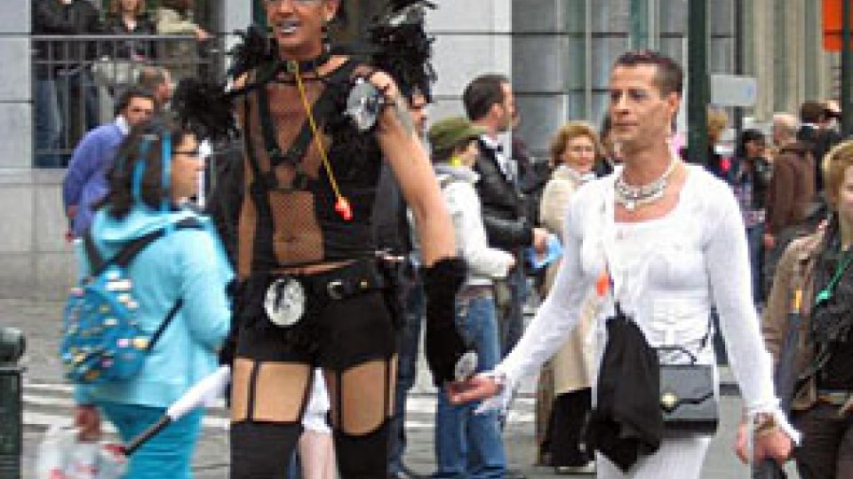 Transvestité v bruselském průvodu