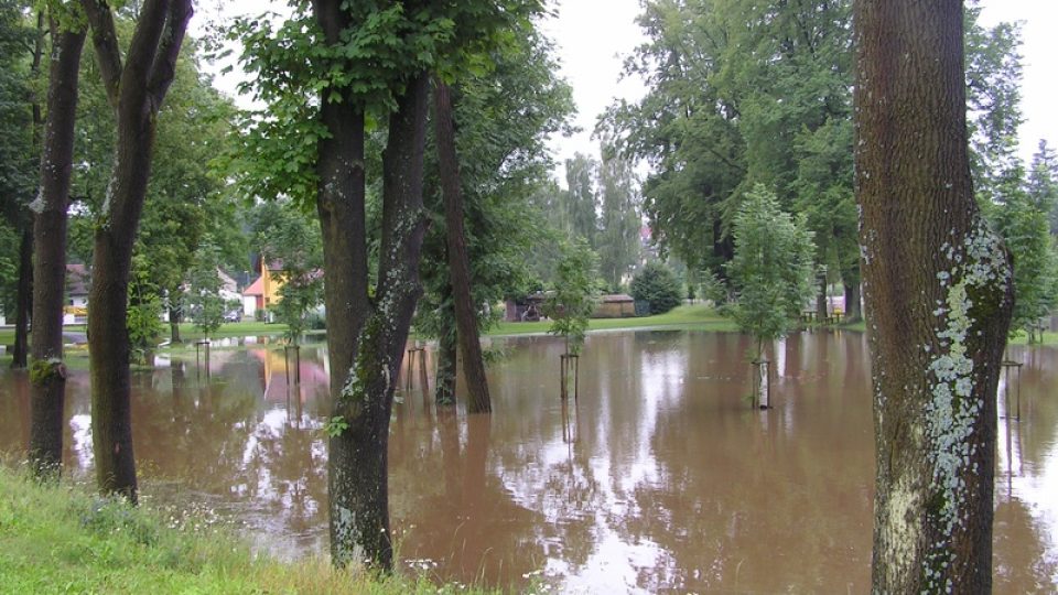 Rozvodněná Malše v Plavu u Českých Budějovic