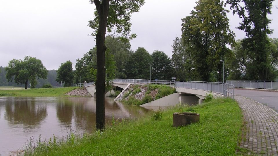 Rozvodněná Malše v Plavu u Českých Budějovic