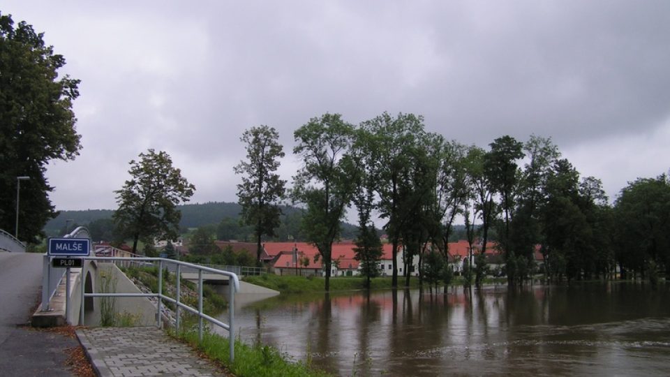 Rozvodněná Malše v Plavu u Českých Budějovic