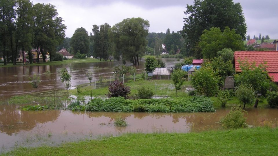 Rozvodněná Malše v Plavu u Českých Budějovic