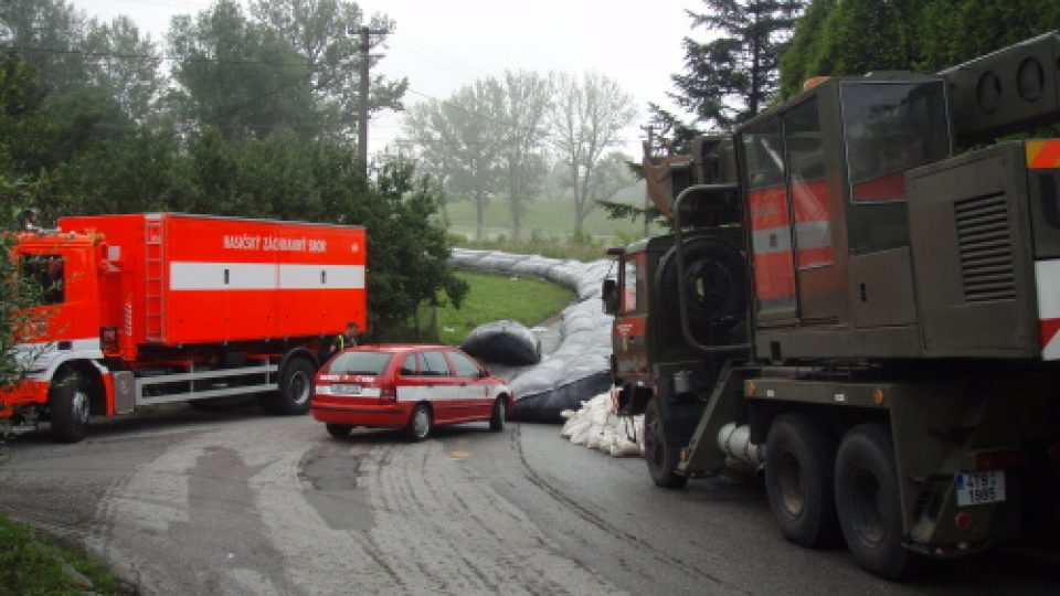 Přípravy na hrozící povodeň v Ostravě