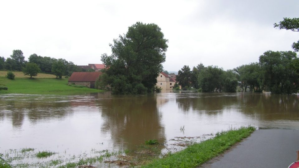 Rozvodněná Blanice v Heřmani