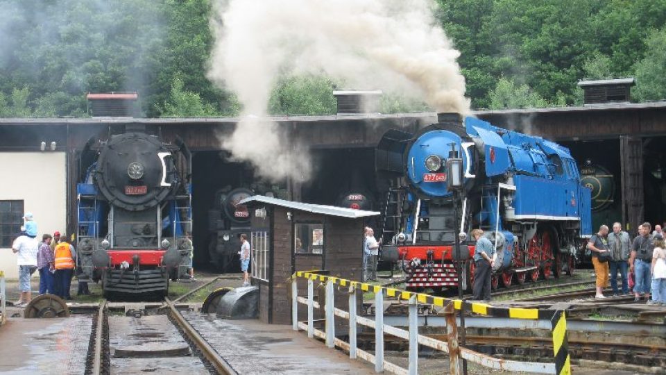 Lokomotivy "Papoušek" - 477.043 z Lužné a 477.013 z Depa Poprad