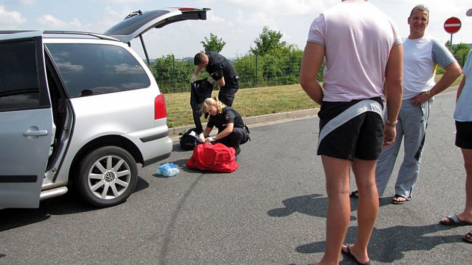 Litevci sledují práci policistů