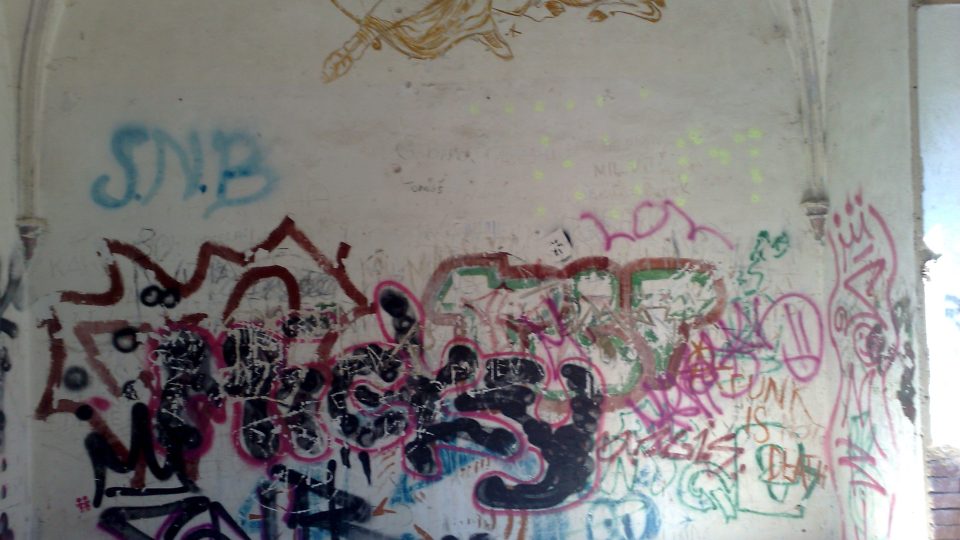 Zámeček Rohoznice - Grafiti v prvním patře