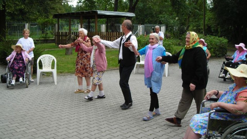 Terapie tancem v kladenském Domově seniorů